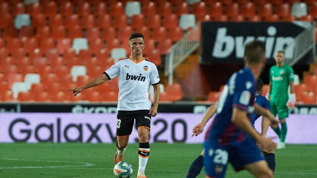 Hugo Guillamón con el Valencia.