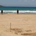 Las playas de Benidorm (Alicante) parcelada con cuerdas