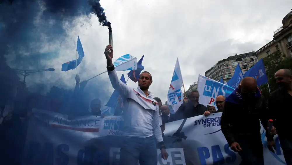Manifestantes contrarios a la política del ministro del Interior Christophe Castaner, en París