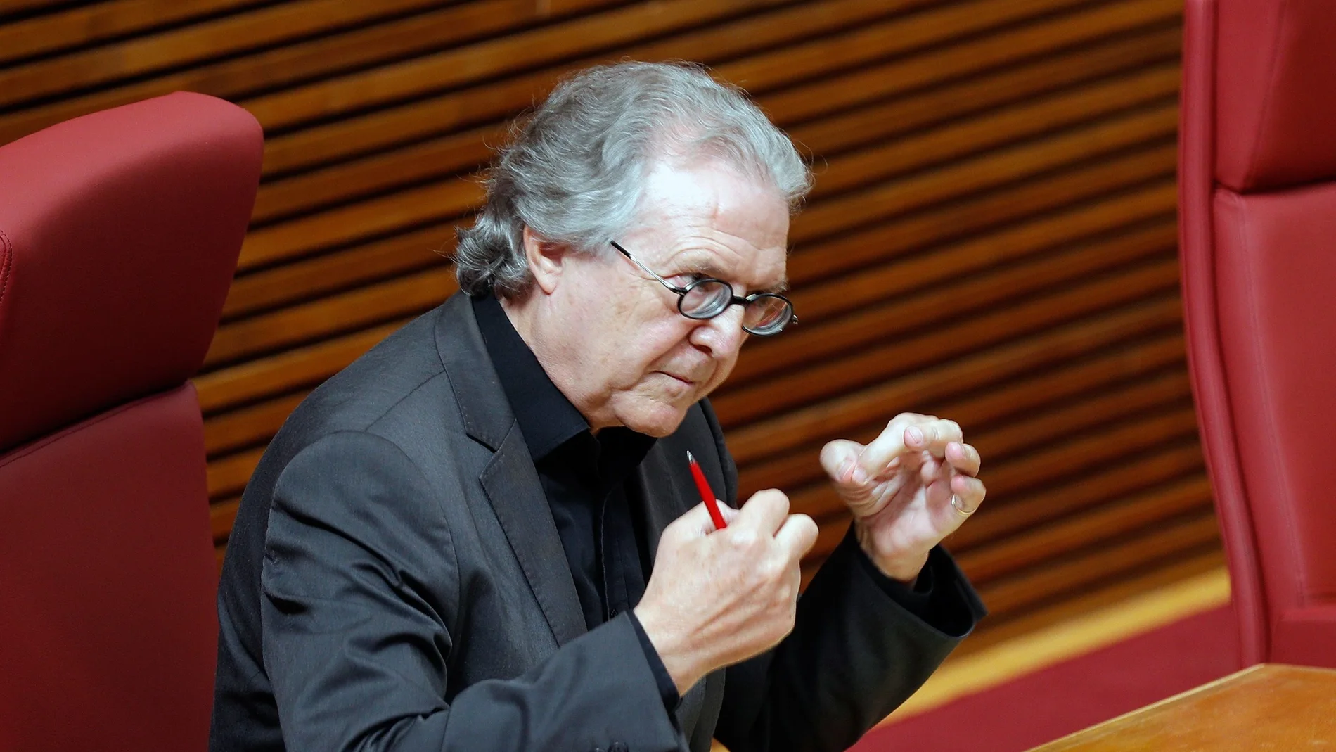El catedrático de Geografía Humana y exsecretario general del PSPV, Joan Romero, comparece en la comisión parlamentaria para la reconstrucción social, económica y sanitaria tras la pandemia por coronavirus.