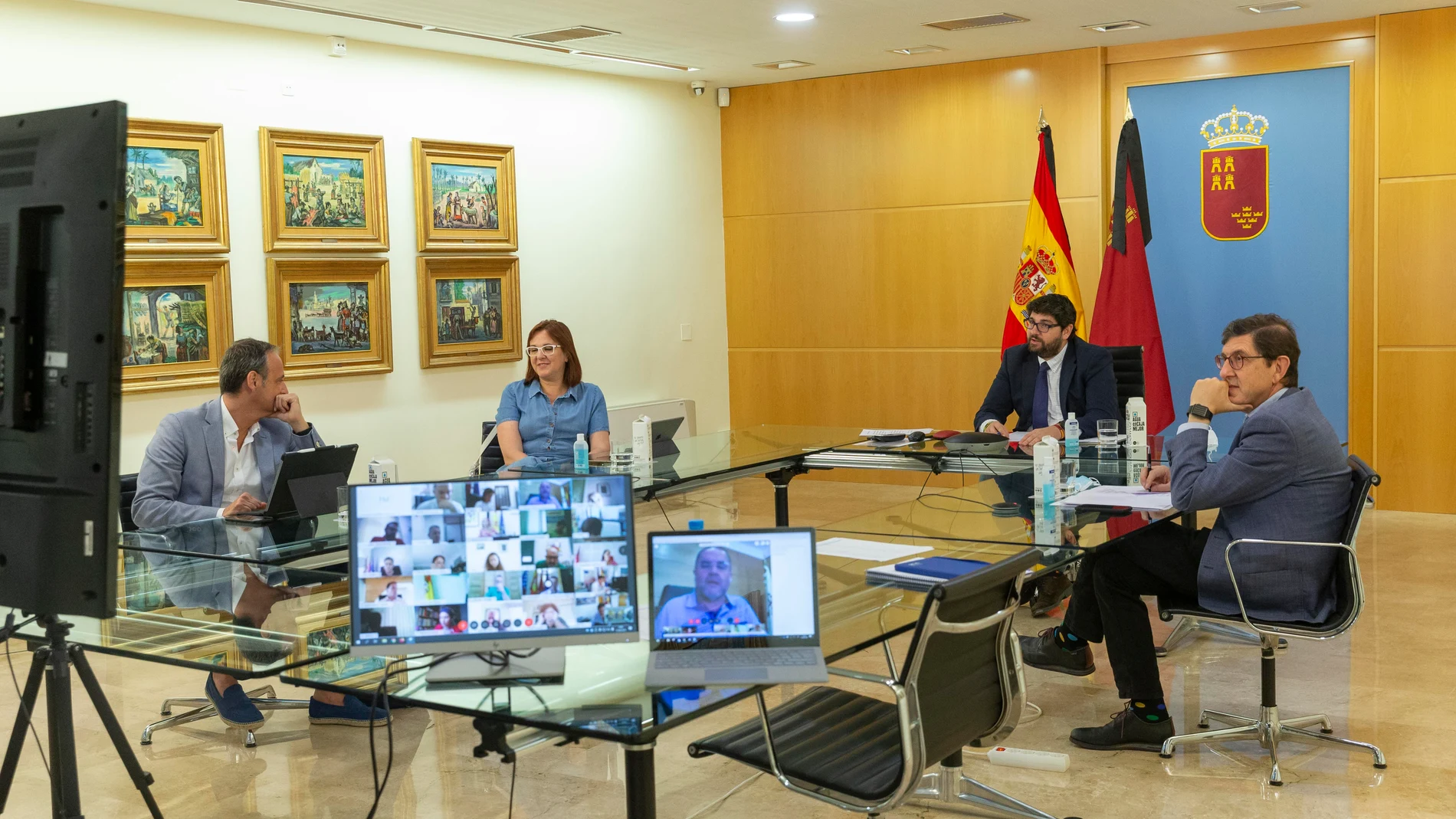 El presidente de la Comunidad, Fernando López Miras, ayer en el encuentro por vía telemática con los alcaldes de los 45 municipios para coordinar todas las actuaciones relacionadas con la Covid-19