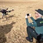 La Guardia Civil de Zamora identifica en la comarca de Aliste a una persona que utilizaba sin las pertinentes autorizaciones un dron en las inmediaciones de la carretera N-122 y que se había saltado el confinamiento para viajar desde Madrid