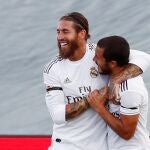 Sergio Ramos celebra su gol al Eibar con Hazard