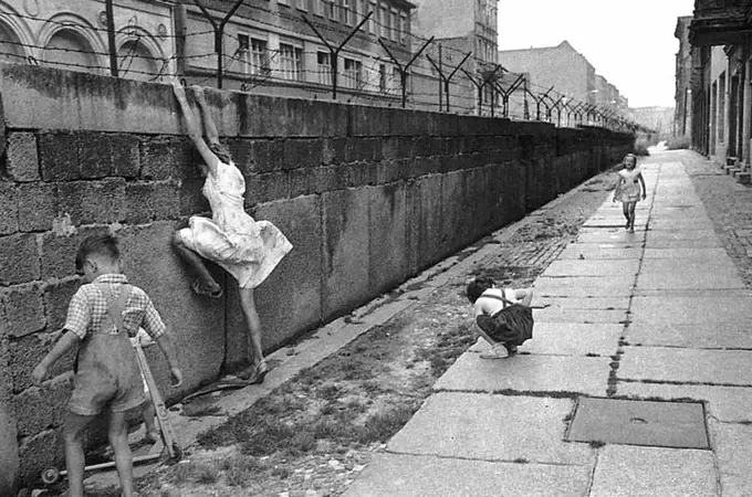 Peter Schneider, el hombre que contó lo que sucedía a ambos lados del muro de Berlín