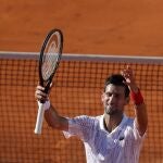 Novak Djokovic celebra la victoria sobre Zverev en un "amistoso"