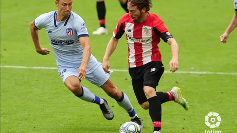 Marcos Llorente presiona a Muniain
