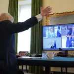 Boris Johnson durante el encuentro por videoconferencia con los líderes de la Unión Europea.