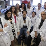 Equipo de investigadores dirigido por el profesor Bustelo, que han avanzado en nuevas medidas contra el cáncer