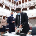El presidente de la Región de Murcia, Fernando López Miras, minutos antes de su intervención en el Debate sobre el Estado de la Región