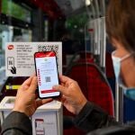 TMB implanta el billete sencillo electrónico en los autobuses de Barcelona
