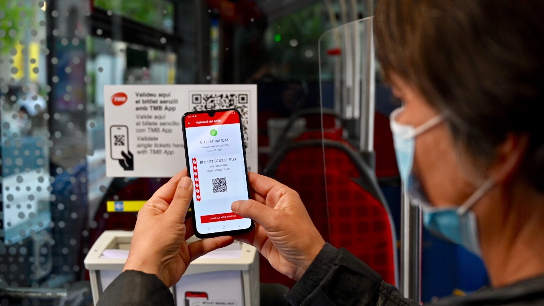 TMB implanta el billete sencillo electrónico en los autobuses de Barcelona
