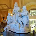  Isabel la Católica también en el punto de mira: retirarán una escultura de Colón y la reina del Capitolio de California
