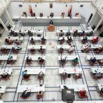 El Pleno se ha celebrado en el Patio de los Ayuntamientos, sin público, para cumplir con las medidas de seguridad decretadas para evitar posibles contagios de coronavirus