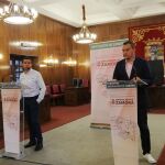 El presidente de la Diputación de Zamora, Francisco José Requejo, presenta las sesiones de autocine junto al director general de Ifeza, Raúl Macías
