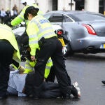 La policía británica detiene al manifestante kurdo que saltó sobre el coche oficial del primer ministro británico, Boris Johnson17/06/2020 ONLY FOR USE IN SPAIN