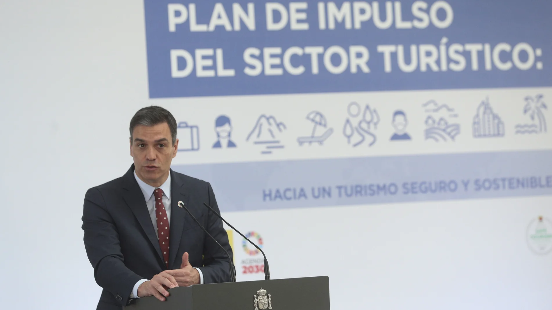 El presidente del Gobierno, Pedro Sánchez, da un discurso durante la presentación del Plan de Impulso al Sector Turístico