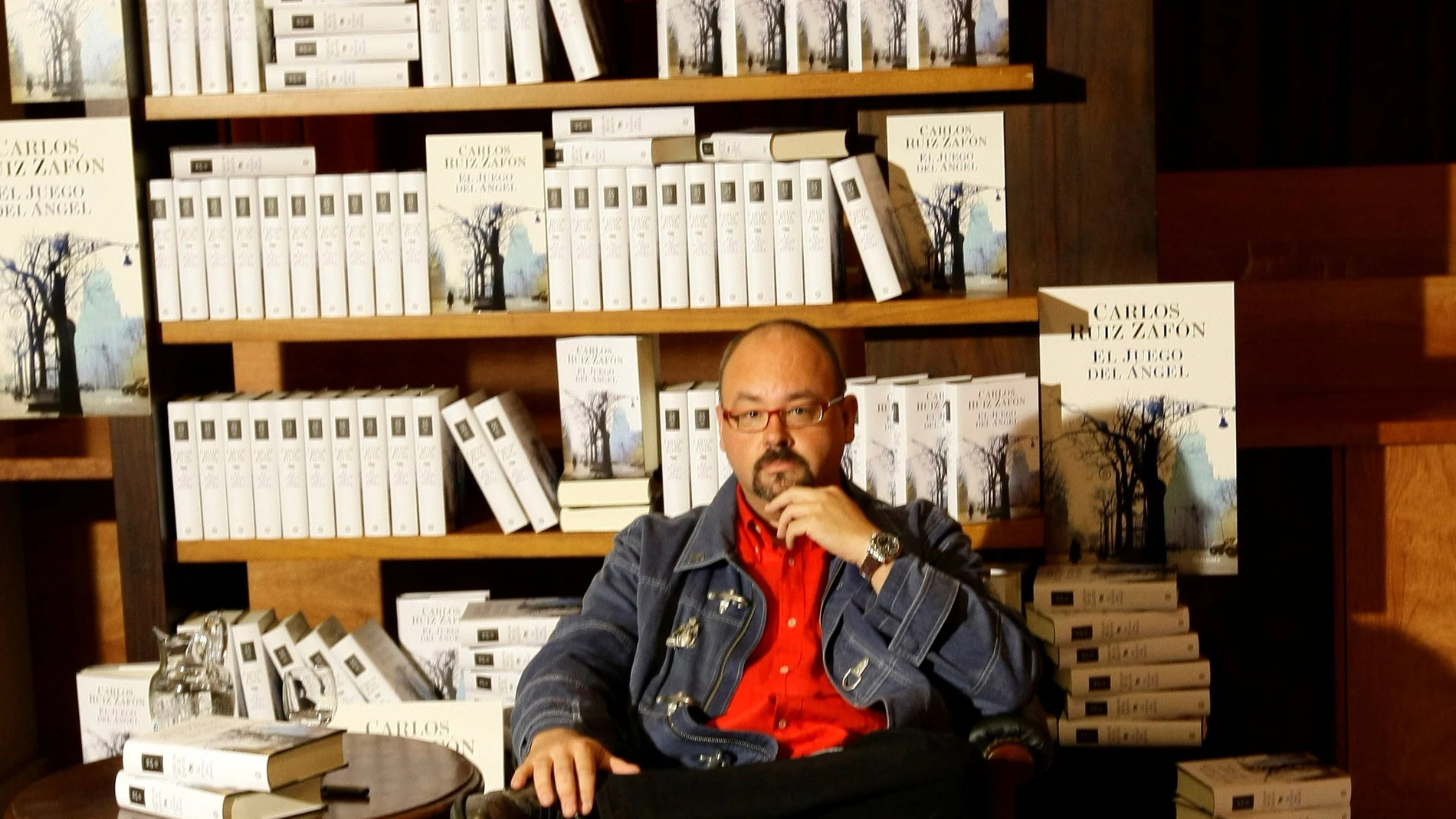 FILE PHOTO: Spanish writer Carlos Ruiz Zafon attends a photo call before the presentation on his new book titled "El juego del Angel", or The game of the Angel, at the Liceu theater