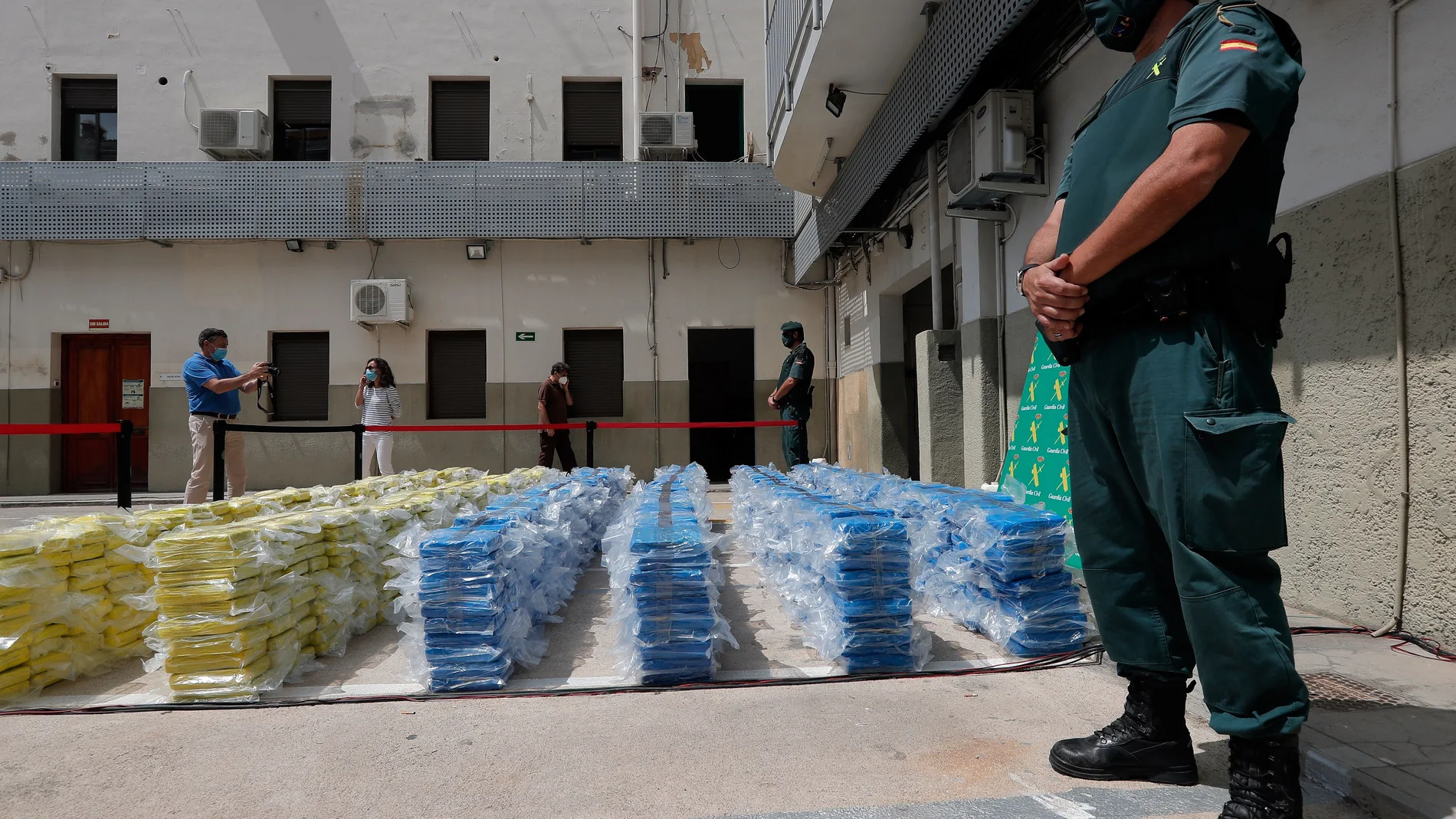La Guardia Civil y la Policía Nacional incautan 3.800 kilos de cocaína en el puerto de Valencia