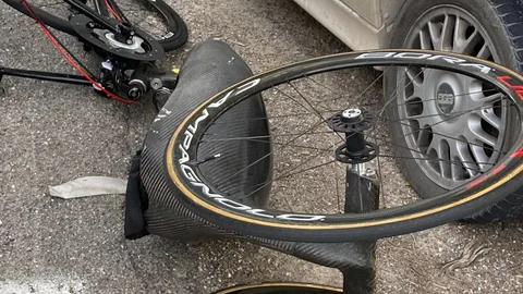 La bicicleta de mano de Zanardi después del accidente