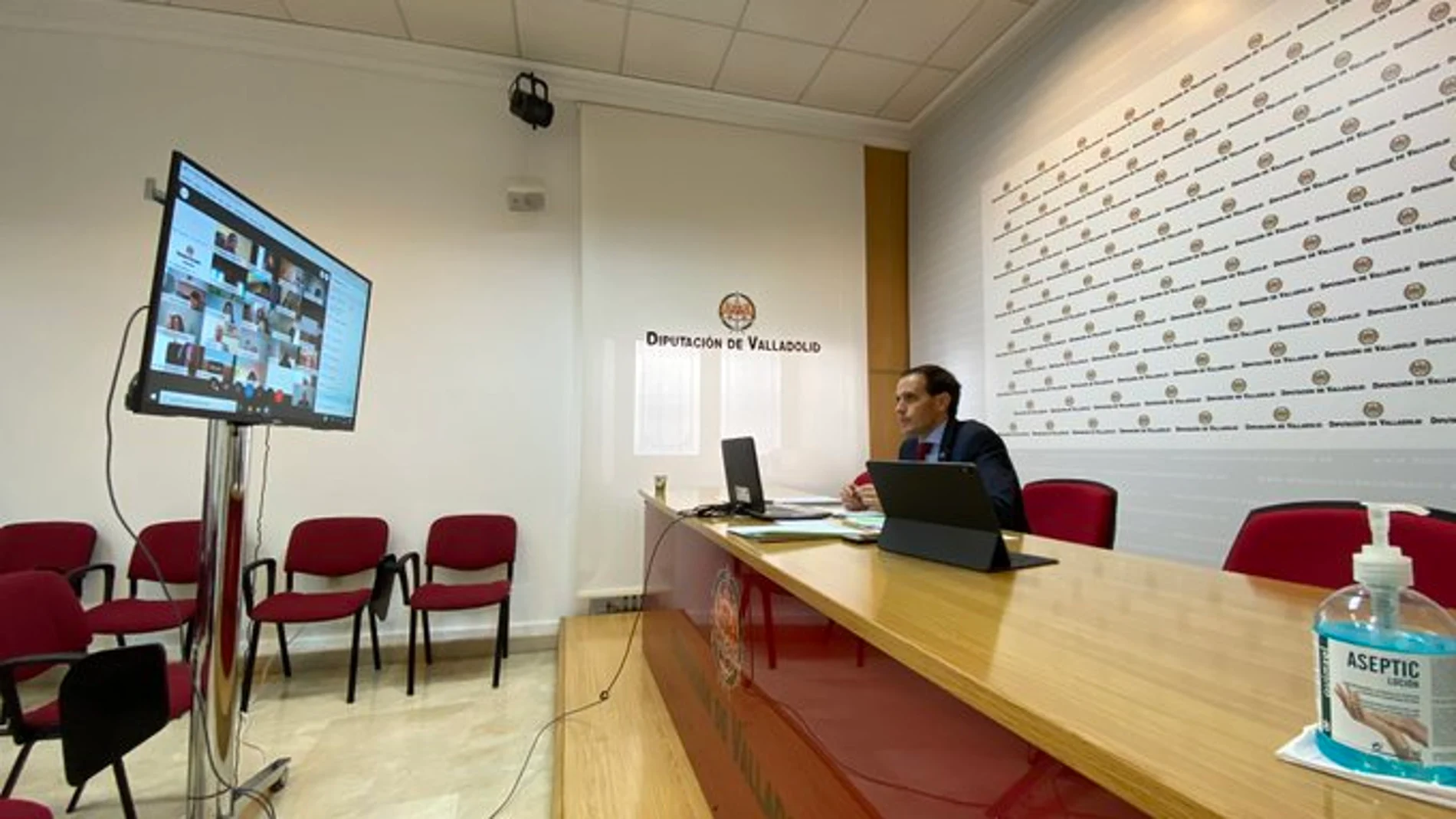 Conrado Íscar, presidente de la Diputación de valladolid, durante el pleno telemático