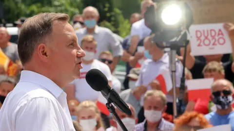 El presidente polaco y candidato a la reelección por el Partido Ley y Justicia (PiS), Andrzej Duda, en un mitin de campaña