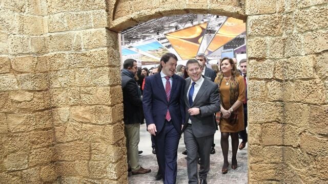 Los presidentes Fernández Mañueco y García-Page en Fitur