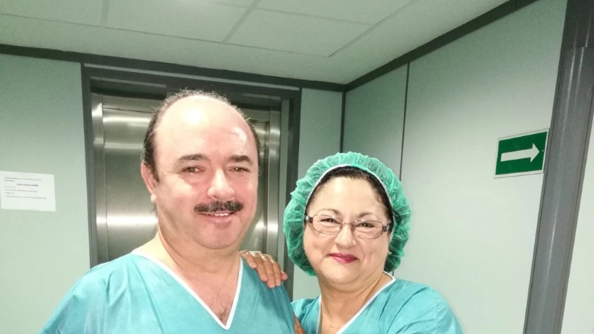 El enfermero Pedro Carrillo y su viuda, Dulce Espinosa