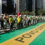 21 June 2020, Brazil, Sao Paulo: A supporter of Brazilian President Jair Bolsonaro holds a Brazilian flag during a demonstration against the Federal Supreme Court (STF) and social isolation. Photo: -/TheNEWS2 via ZUMA Wire/dpa21/06/2020 ONLY FOR USE IN SPAIN