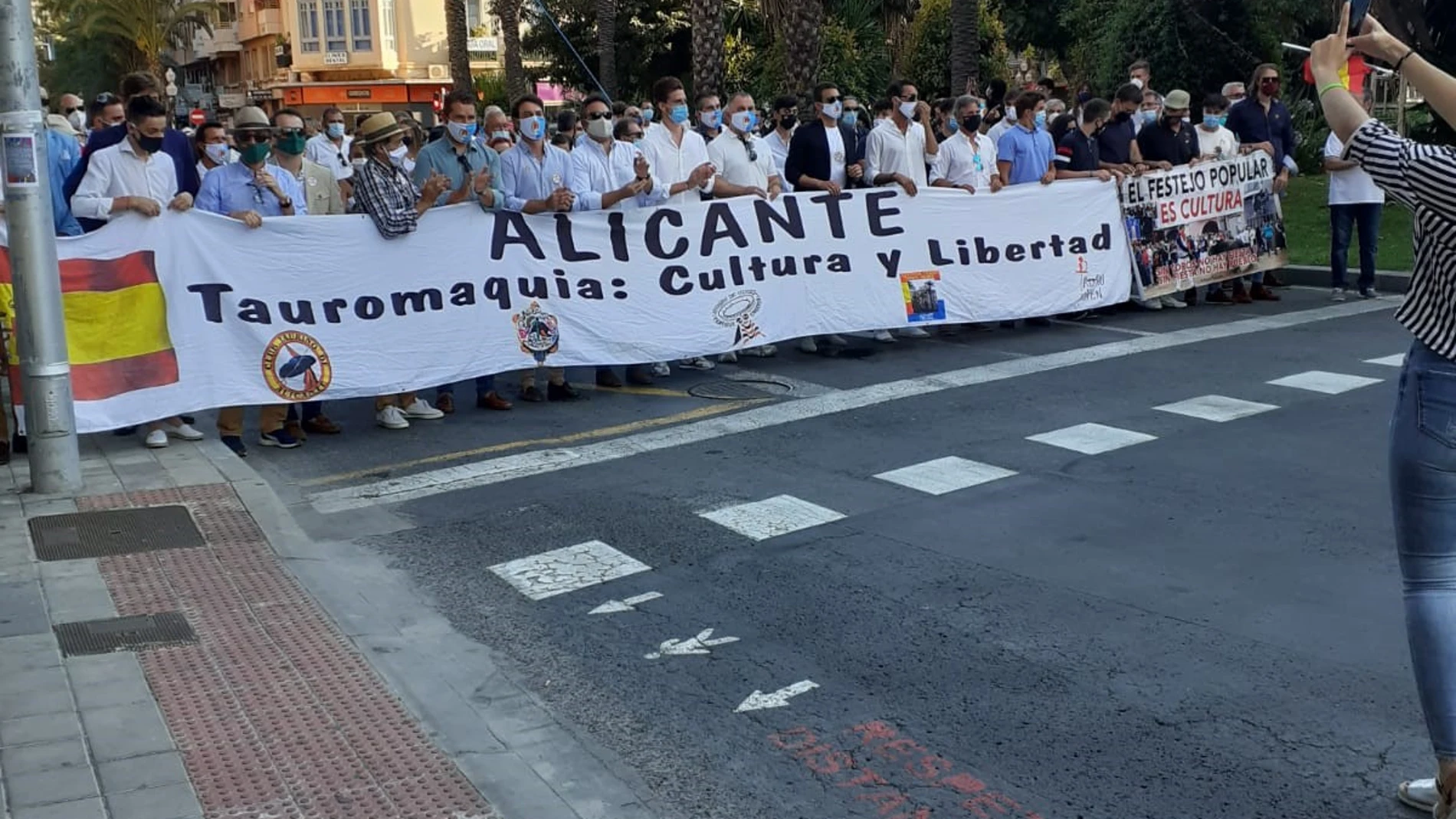 Alicante sale a calle para reivindicar la tauromaquia