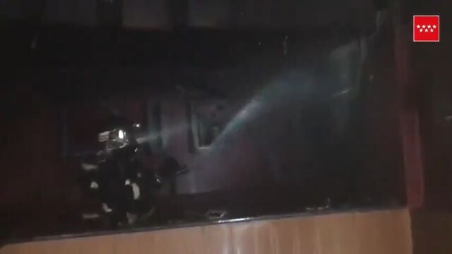 Captura del vídeo de Emergencias 112 Comunidad de Madrid del incendio en un local en reformas en Parla. 21 de junio de 2020.EMERGENCIAS 112 COMUNIDAD DE MAD21/06/2020