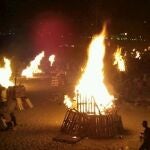 Hogueras y quema de "júas" de San Juan en una playa de Málaga antes de la pandemia