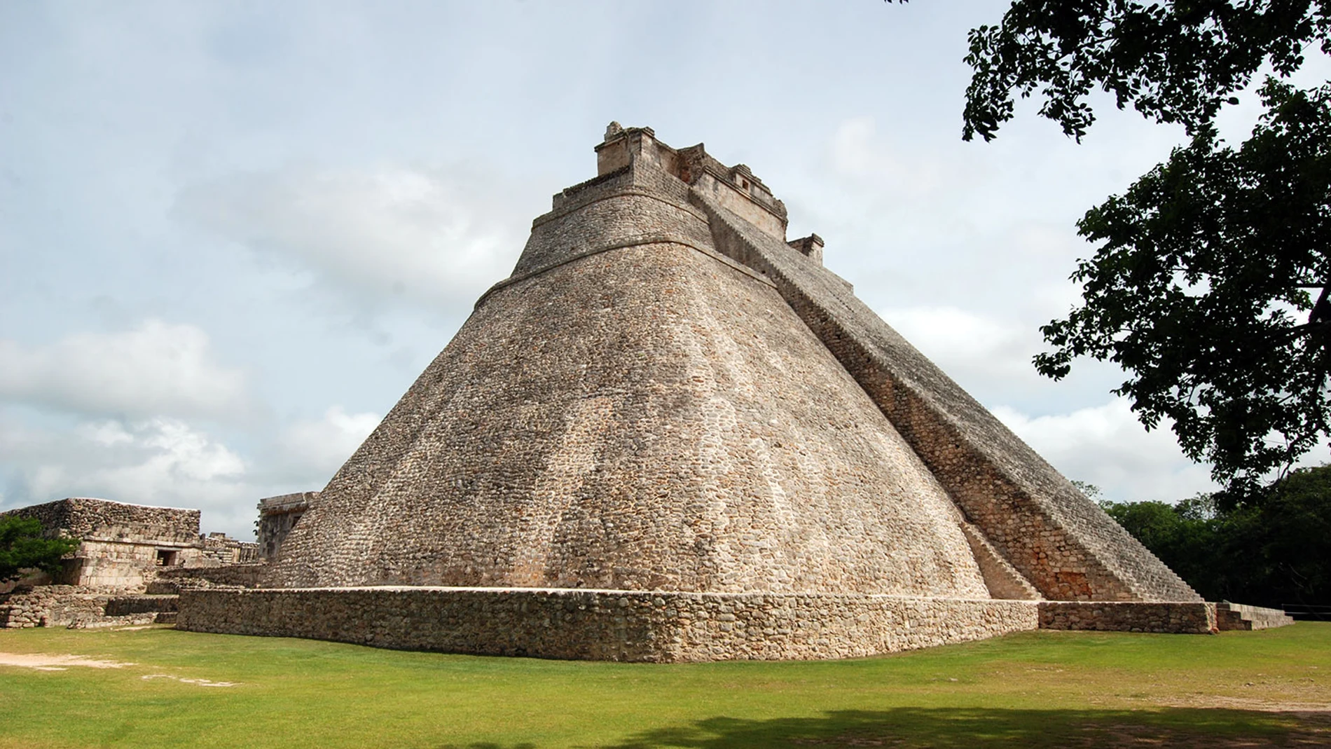 La antigua ciudad maya deUxmal está situada en elmunicipio de Santa Elena