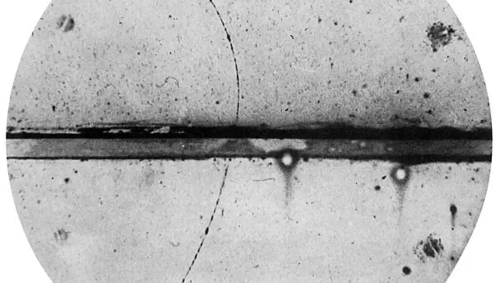 Primera fotografía obtenida de un positrón 1933.