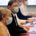 El presidente de la Generalitat, Ximo Puig, preside la reunión de seguimiento entre la Generalitat y la Administración General del Estado con motivo de la pandemia de COVID-19, a la que asisten la delegada del Gobierno en la Comunitat Valenciana, Gloria Calero, las conselleras de Justicia, Interior y Administración Pública, Gabriela Bravo, y de Sanidad, Ana Barceló, así como representantes de las fuerzas y cuerpos de seguridad del Estado