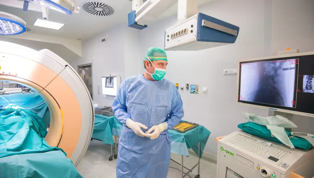 Esta Unidad es la única de Europa que cuenta con tres equipos de imagen intraoperatoria O-arm con capacidad de funcionamiento simultáneo