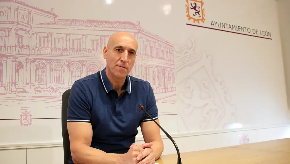 El alcalde de León, José Antonio Diez, muestra su desacuerdo con las medidas de la Junta para la nueva normalidad