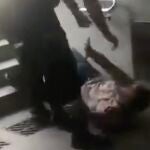 Dos vigilantes agreden a un pasajero para no llevar mascarilla en Metro de Barcelona