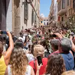  Masiva celebración de San Juan en Menorca sin mascarillas ni mantener la distancia de seguridad