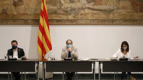 El presidente de la Generalitat, Quim Torra, junto a su vicepresidente, Pere Aragonés y la consellera de Presidencia, Meritxell Budó, esta mañana.