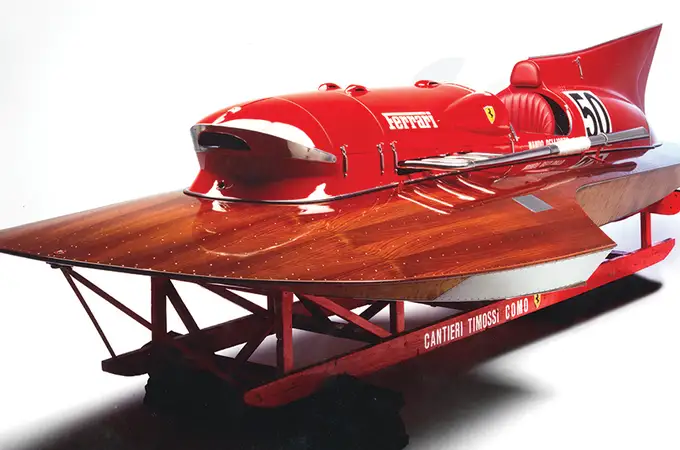 ¿Un híbrido entre barco y coche de Ferrari? Sí, existe y se llama Arno XI