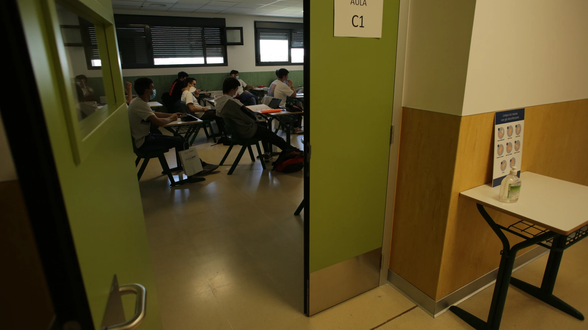 08/06/20 Madrid. Sanchinarro Regreso escalonado a clases en colegios. En el colegio Valdefuentes en Sanchinarro, acuden los alumnos de 2¼ de Bachillerato que se preparan para la EVAU. @ Cipriano Pastrano
