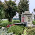 La estatua de Fray Junípero Serra derribada el pasado fin de semana en San Francisco (Estados Unidos), tras ser manchada con pintura roja