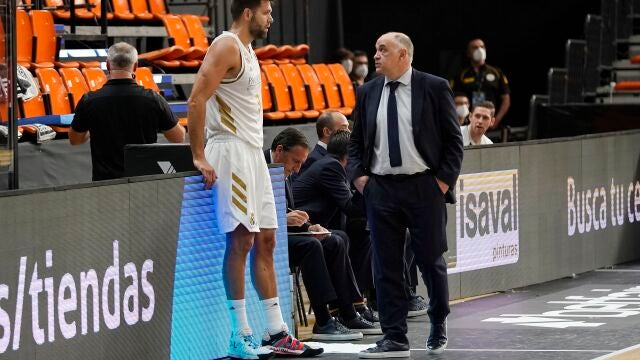 Laso dialoga con Felipe Reyes