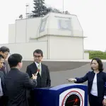 El ministro de Defensa de Japón Taro Kono tras inspeccionar el sistema de defensa aérea estadounidense Aegis Ashore