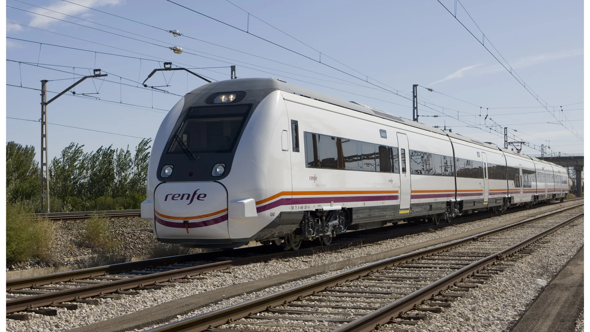 El 'tren playero' de Renfe vuelve a Santander el 4 de julio