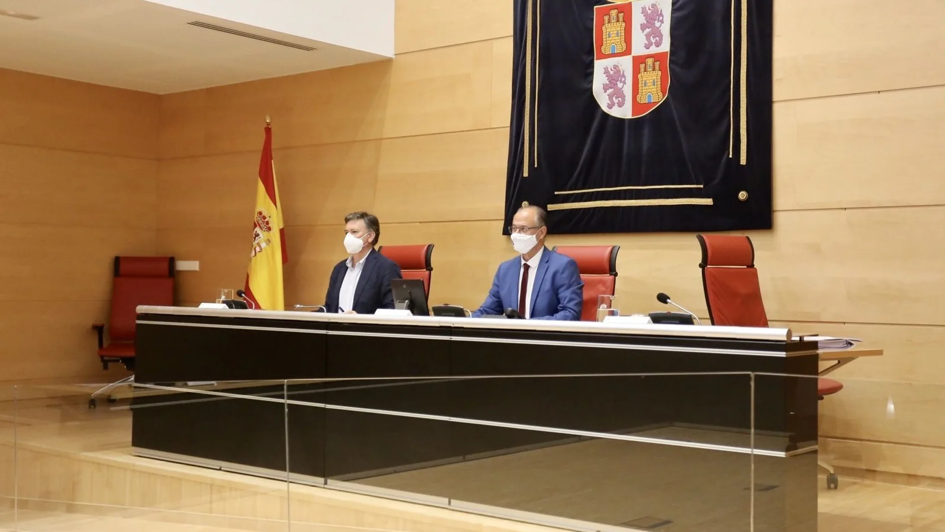El presidente de las Cortes, Luis Fuentes, preside el órgano de control del Parlamento junto al vicepresidente Francisco Vázquez