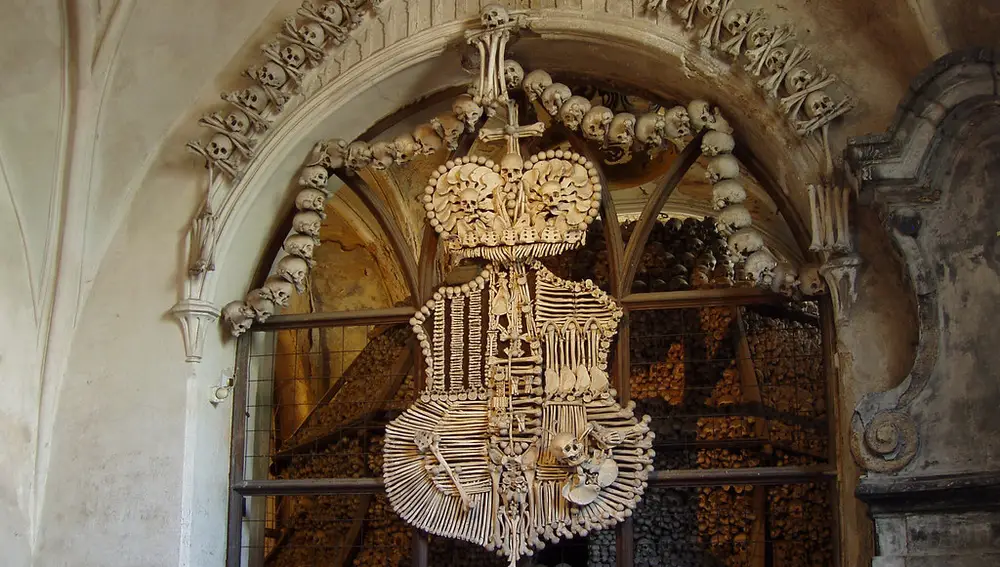 Escudo de la abadía diseñado por František Rint.