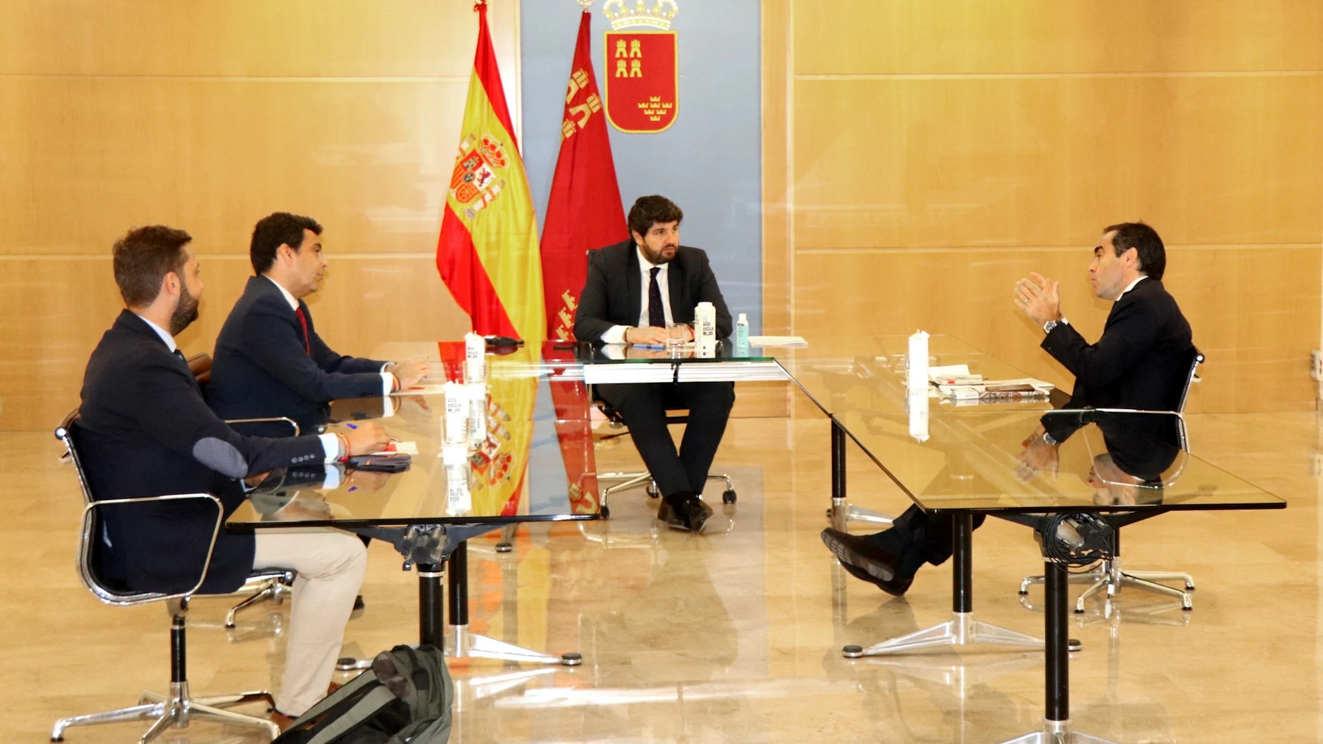 El presidente López Miras se reúne con el consejero delegado de Volotea
