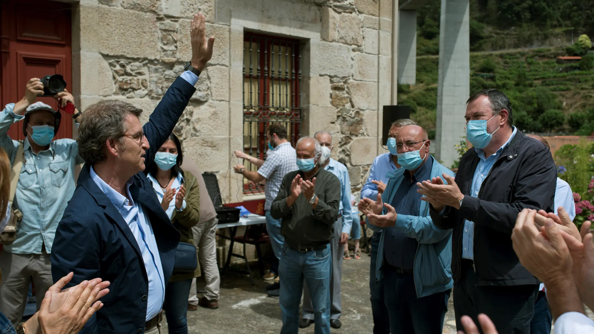 Feijóo inicia su agenda electoral en Os Peares, su localidad natal