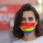 Ambiente de Orgullo en el barrio de Chueca. Banderas del orgullo.